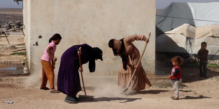 Jinên koçber tevî êş û zehmetiyan jî bi hêviya vegerek bi ewle ne