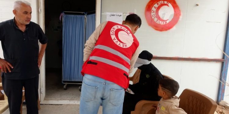 Heyva Sor a Kurd xizmetên tenduristiyê ji bo hezarên koçberî pêşkêşkir