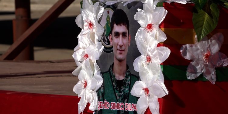 Xelkên Dêrikê şehîd Simko Dilpak bi bîr anîn