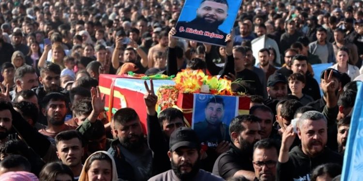 Xelkê Kobanê şehîd Şêrgo Mistefa oxirkirin û gerîlayên HPG’ê bi bîr anîn
