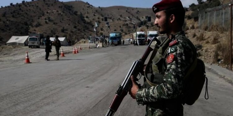 Pakistan: Di êrişên hewayî de 20 çekdarên Talîbanê hatin kuştin