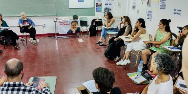 Paradîgmaya Rêber Apo li gelek bajarên Arjantînê hate nasandin