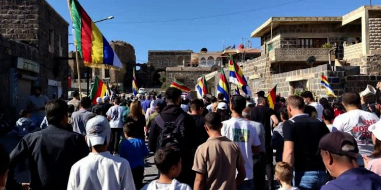 Xelkê Siwêdayê ji bo vekişîna hêzên Hikûmeta Veguhêz ji gundan daketin qadan