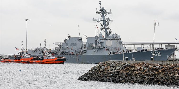 Hêzên Amerîkayê li Karayîban keştiyek hedef girtin