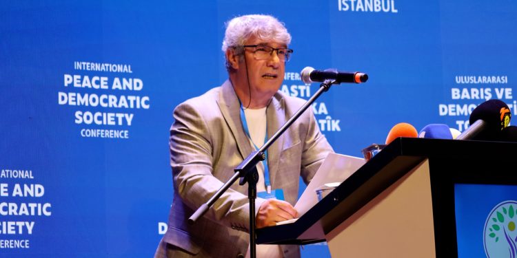 Rêber Apo: Bi avakirina civaka demokrtîk em ê sosyalîzmê ji nû ve bi dest bixin