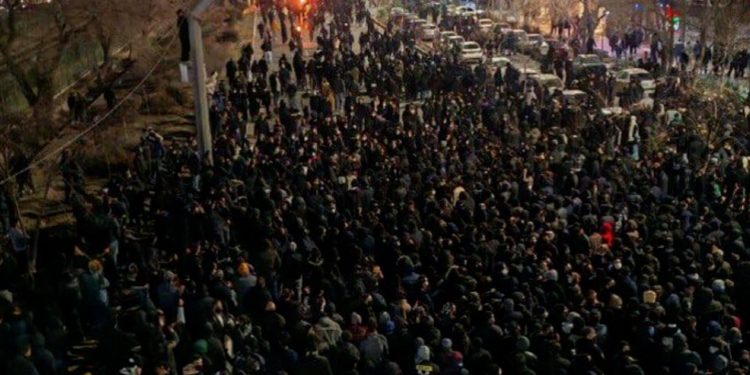 Serhildana gel li Îran û Rojhilatê Kurdistanê dewam dike