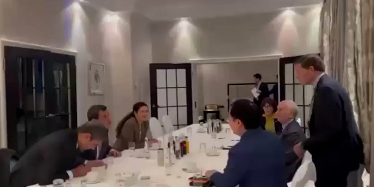 Mezlûm Ebdî hûrguliyên hevdîtina xwe bi şandeyeke Kongres Amerîkî re eşkere kir