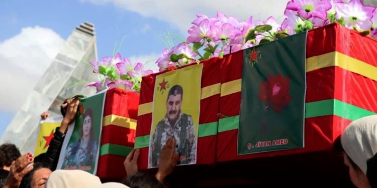 Li Kobanê ji bo 12 cangoriyên azadiyê merasîm hat lidarxistin