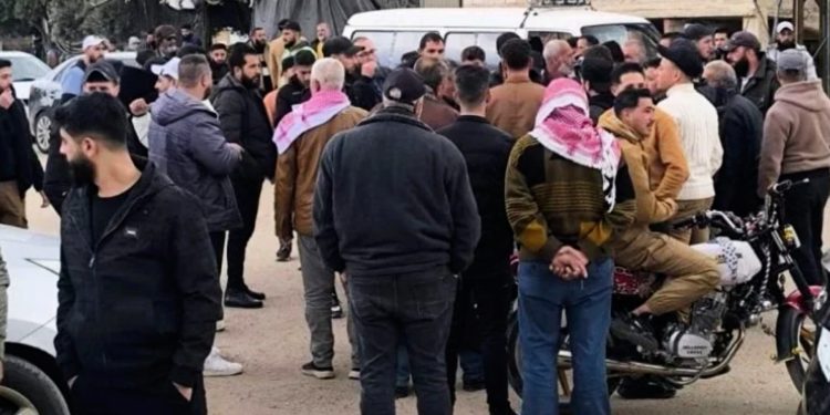 Xelkê gundewar û bajarokên Şamê çarenûsa xizmên xwe ji Hikumeta Demkî dipirsin.