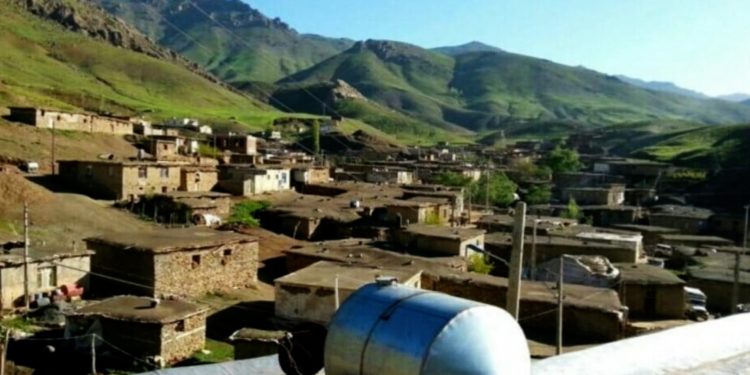 Hêzên Îranê ji gundekî li merîwanê hatin derxistin