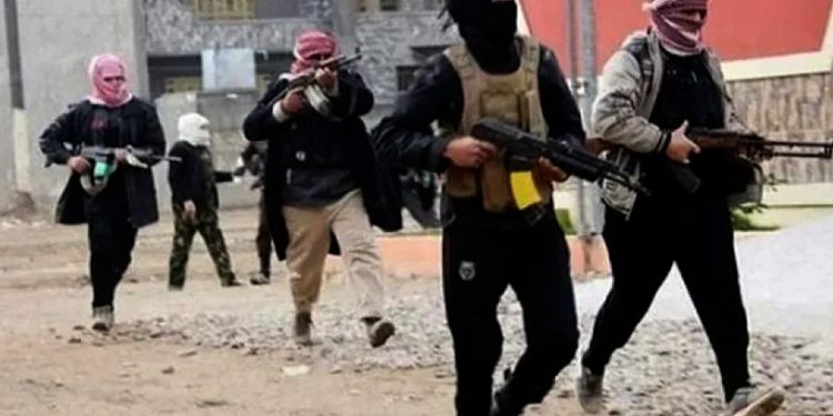 Li Reqayê çekdaran êrişî karmendê rêxistinekê kir