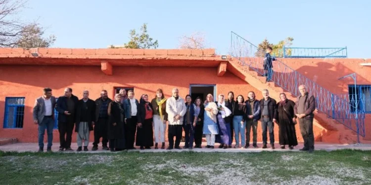 Şandeya Jinan a ji Hindistanê serdana mala Rêber Apo ya li Amarayê kir