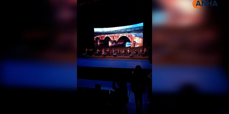 Kurdên li Şamê agirê Newrozê vêxistin