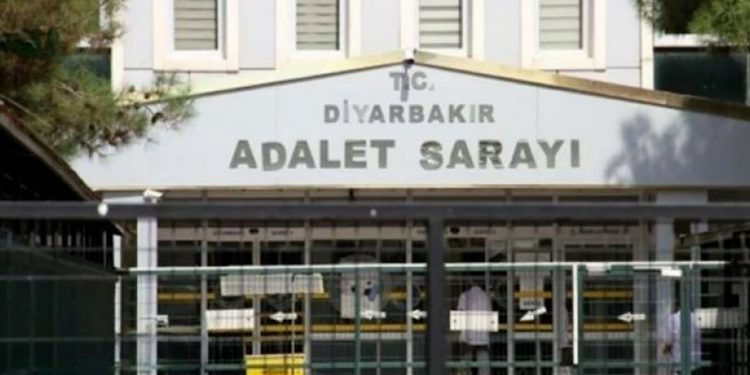 Li Amedê ji ber şala kesk, sor û zer 18 kes hatin girtin