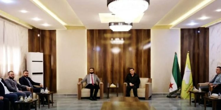 Fermandarê AQSD’ê Mezlûm Ebdî şandeyeke Hikûmeta Demkî pêşwazî kir