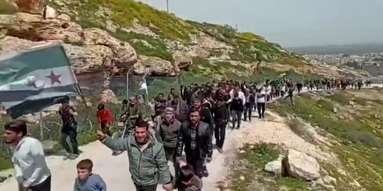Xelkê Babê li dijî baregehên dewleta tirk xwepêşandan kir
