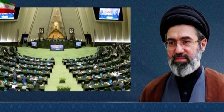 Xamineyî bangî parlamentoyê kir: Nakokiyên siyasî deynin aliyekî