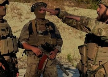 Çekdarên Ozbek tevlîbûna nava “Artêşa Sûriyê” de red dikin