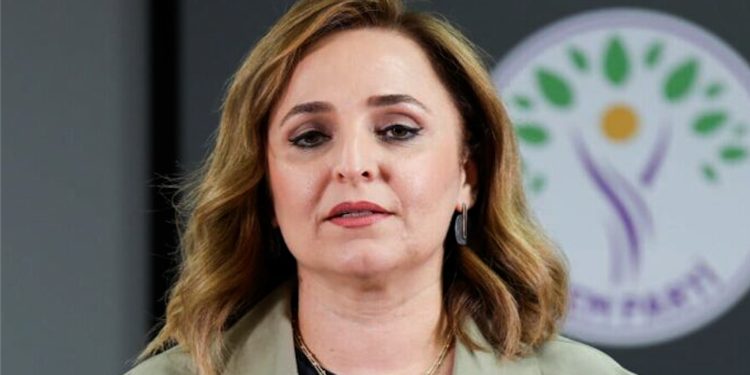 Ayşegul Dogan: Nabe Ocalan di van şertên girtîgehê de pêvajoyê bi rê ve bibe