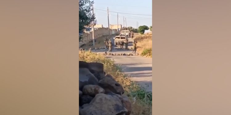 Îsraîlê êrişî herêma Yermûk ya li gundewarê Derayê kir û gelek kes koçber bûn