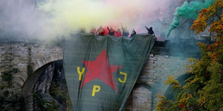 YJK-S : Em tevli çalakiyê greva jinan bibin û piştgirî bidin YPJ