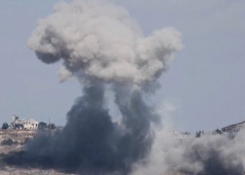 Îsraîl bi dijwarî êrişî Başûrê Libnanê dike: Dûman ji ser Kefar Tebnîtê radibe