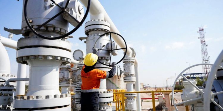 Iraq:Di dergehên Sûriye Tirkiyê rojane 650 hezar bermîlên petrolê der dikin