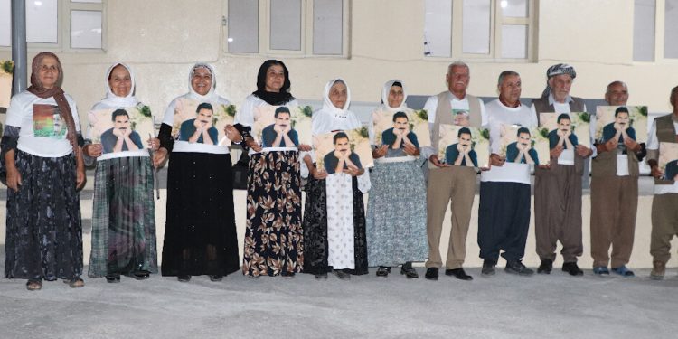 Çalakiya Nobetê ya li Mexmûrê ji bo azadiya fîzîkî ya Rêber Apo didome