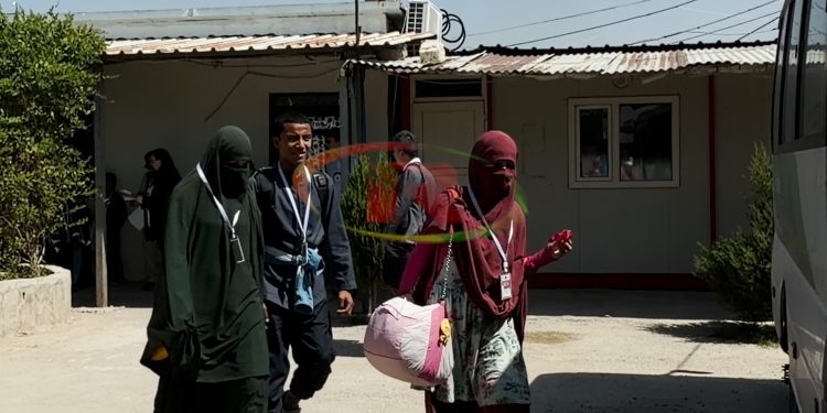 12 malbatên Andinusyayê ji Kampa Roj derketin