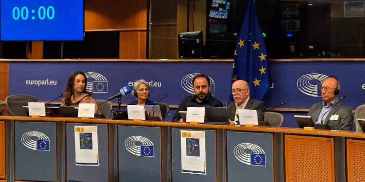 Li pe Konferansa “Em Îraneke demokratîk bi hev re ava dikin” destpê kir