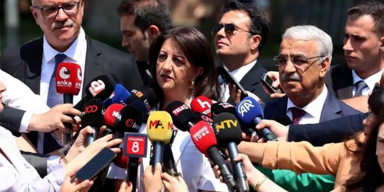 Di navbera şandeya Îmralî û AKP’ê de hevdîtinek krîtîk
