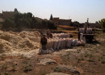 Xelkê bajarê Çilaxa dest bi depokirina kayê kiriye