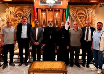 Nûnerê Patrîkê Suryan li Helebê bi fermandarên kurd re hevdîtin kir