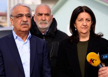 Şandeya Îmraliyê bi Efkan Ala û Abdullah Guler re civiya