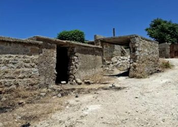 Efrîniyên vegeriyane daxwaza malên xwe dikin