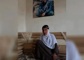 Dayikên Aştiyê li Kobaniyê ji bo wefata Dayika Baharê peyama sersaxiyê dan
