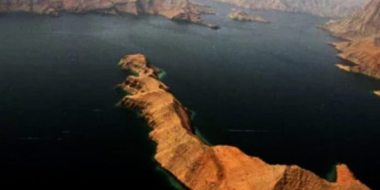 Amerîkayê li nuqteyên Îranê yên nêzî Tengava Hurmuzê da